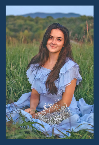 Juliette Melynchuk  |  Senior Photo In-Story